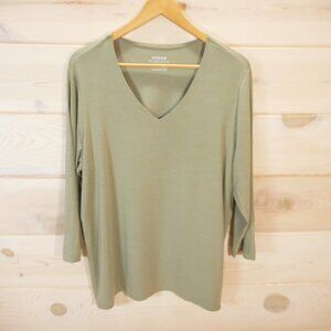 Chico's size 3 The Ultimate Tee Women's XL Sage Green Crop Sleeve Top V-neck